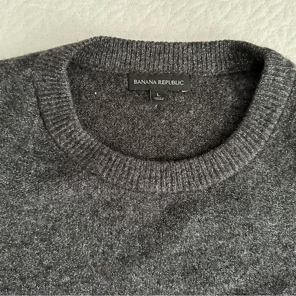Banana Republic size Large, Grey and Silver Metallic Sweater - Picture 3 of 6